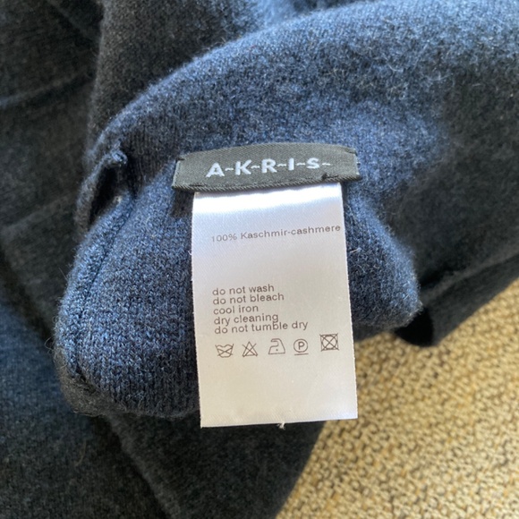 Akris 100% Cashmere Crew Neck Sweater in blue - Picture 7 of 15